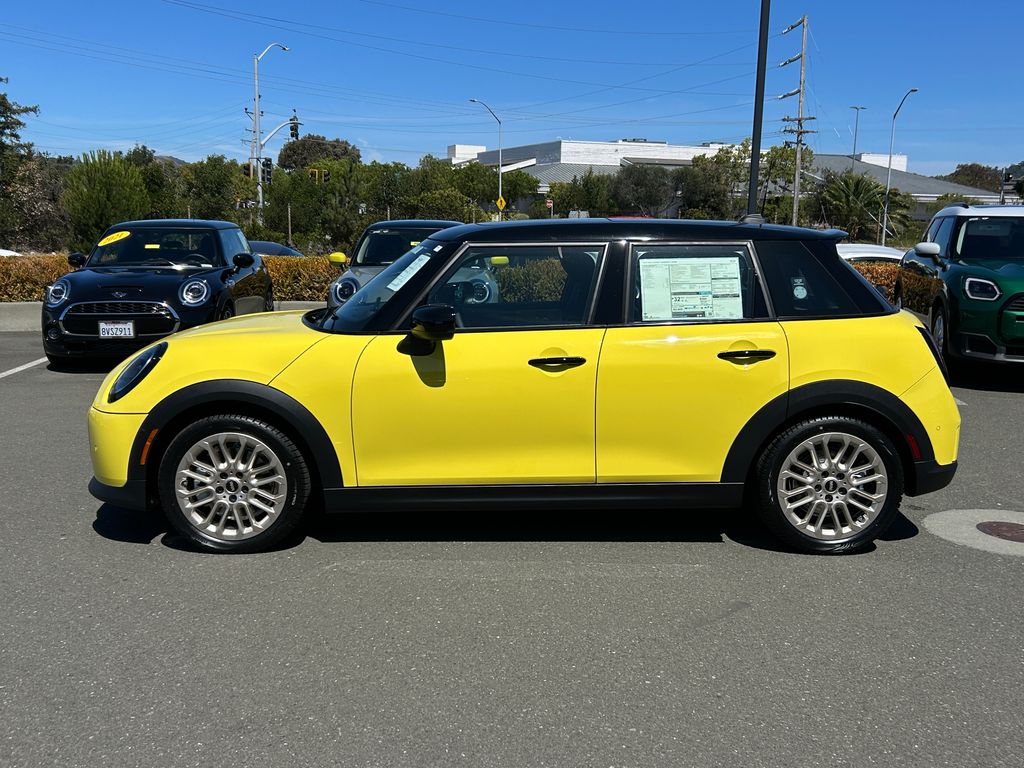 2025 Mini Cooper 4 Door Hardtop Signature photo 2