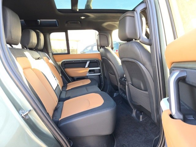 2023 Land Rover Defender X-Dynamic SE photo 4