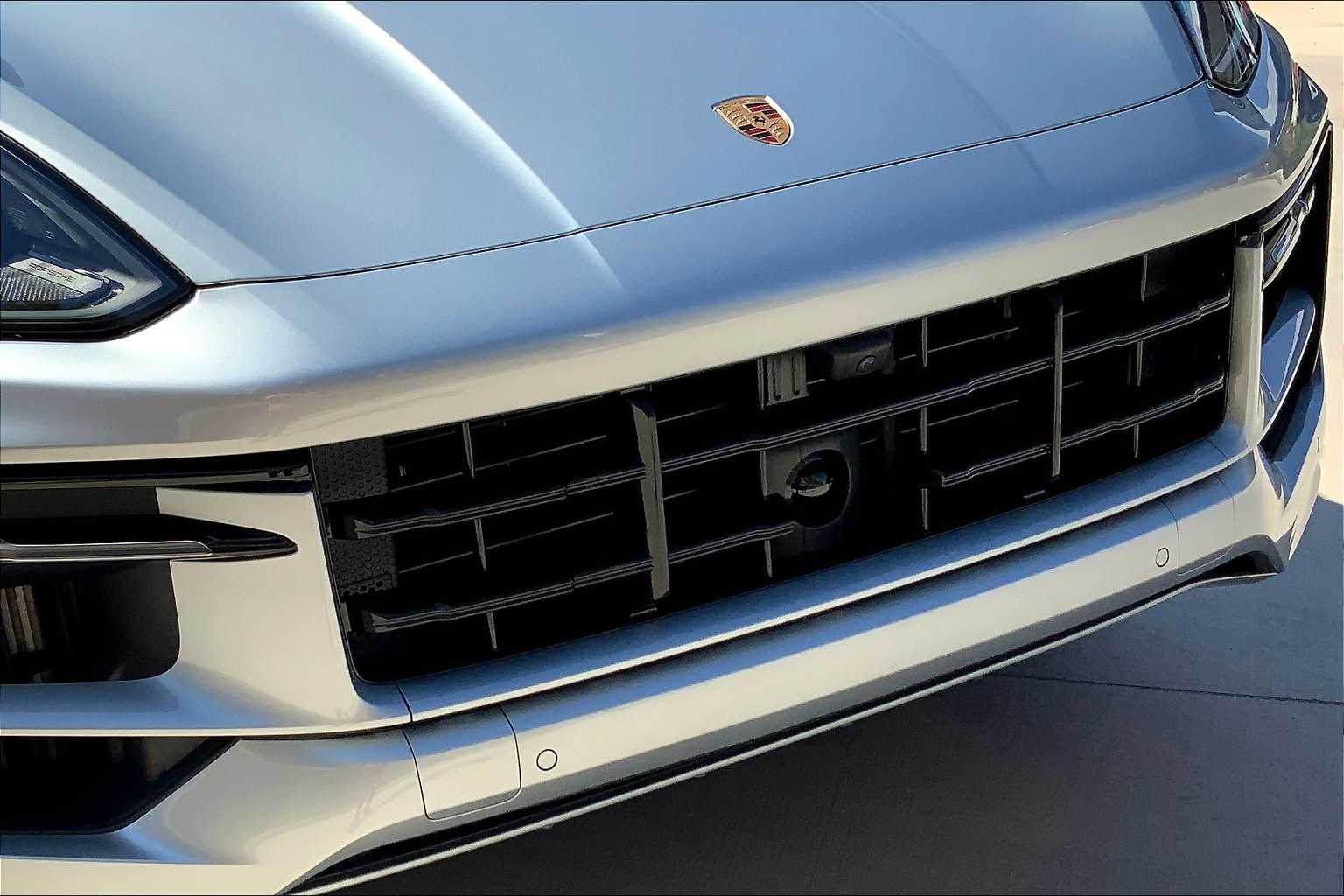 2025 Porsche Cayenne GTS Coupe photo 23