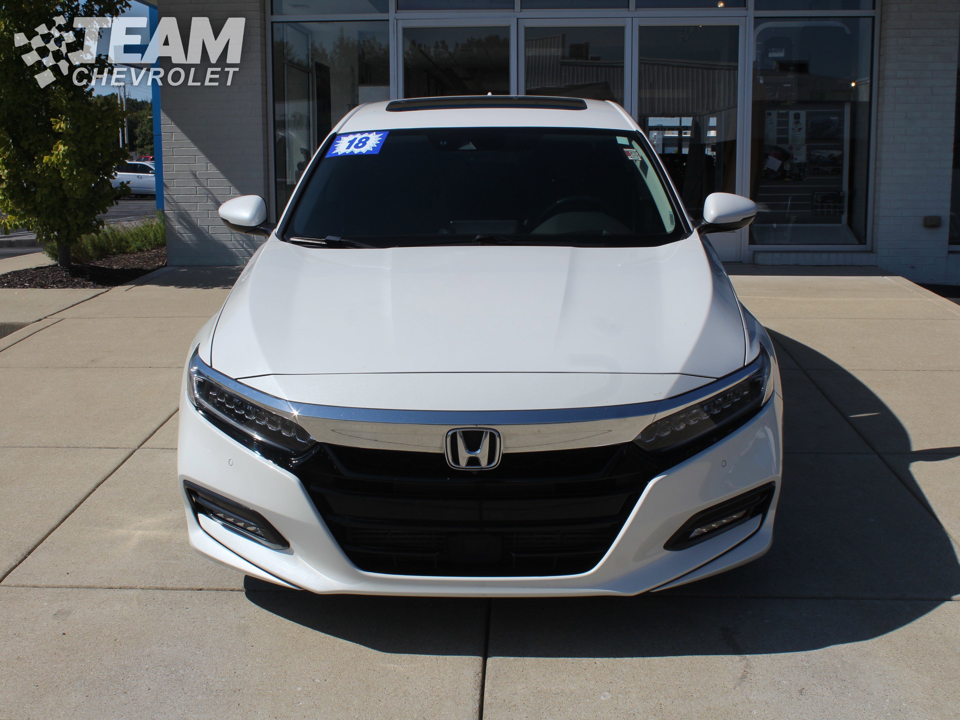 2018 Honda Accord Touring 1.5T photo 7