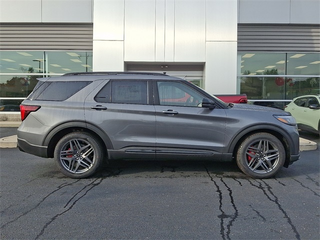2025 Ford Explorer ST's photo