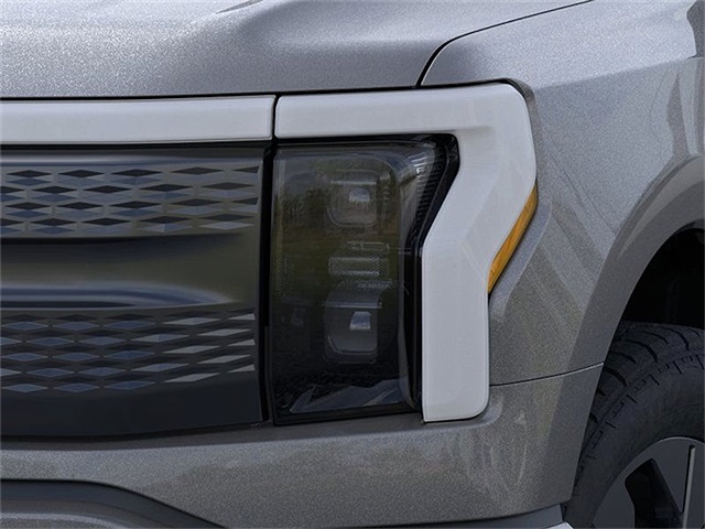 2025 Ford F-150 Lightning photo 13