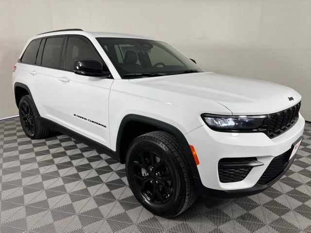 2025 Jeep Grand Cherokee Altitude's photo