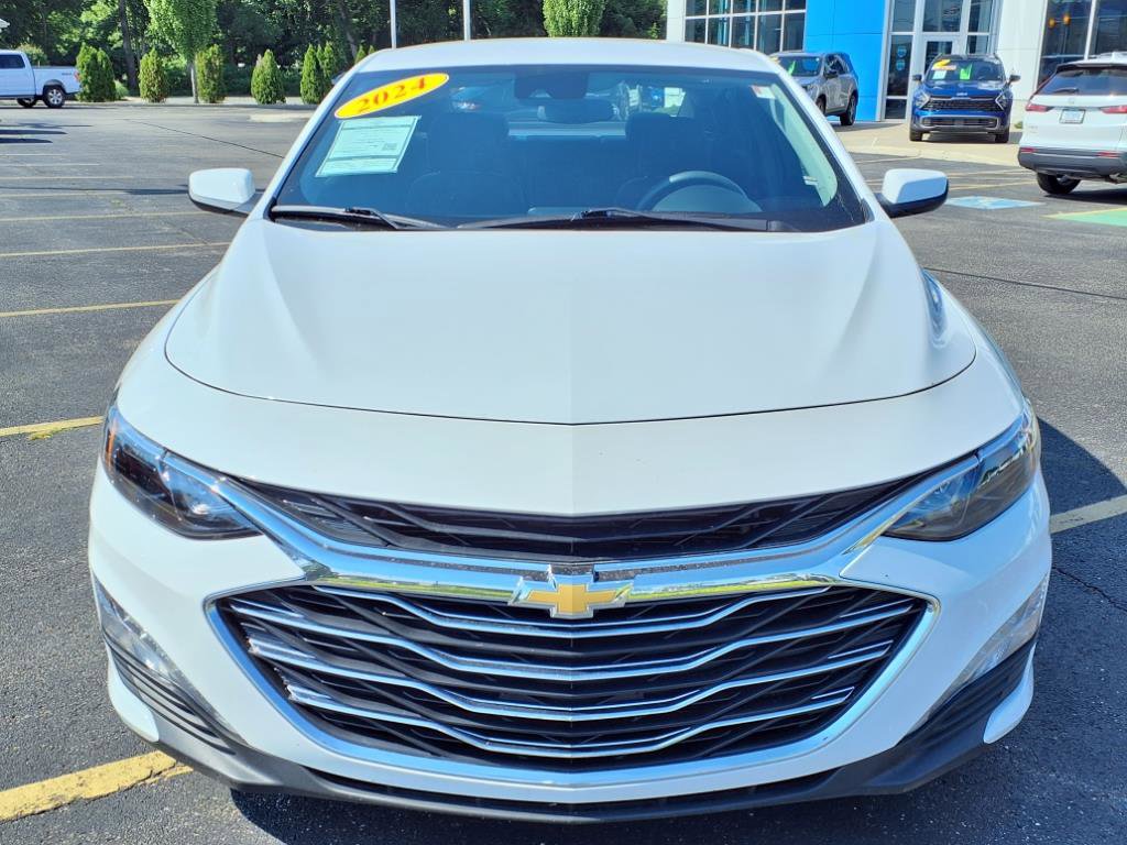 2024 Chevrolet Malibu 1LT photo 2