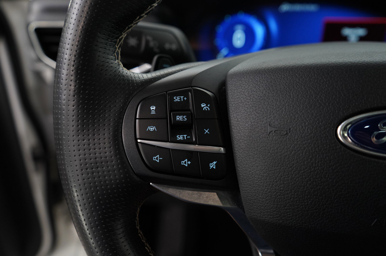 2020 Ford Explorer ST photo 18