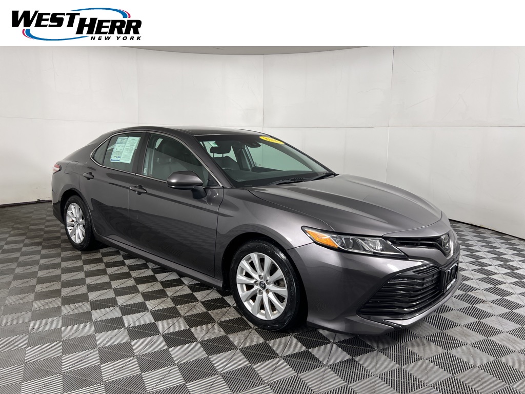 2018 Toyota Camry LE's photo