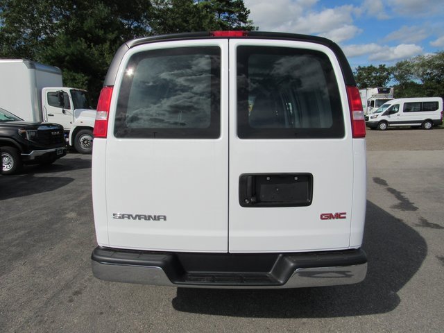 2025 Gmc Savana Cargo 2500 photo 3