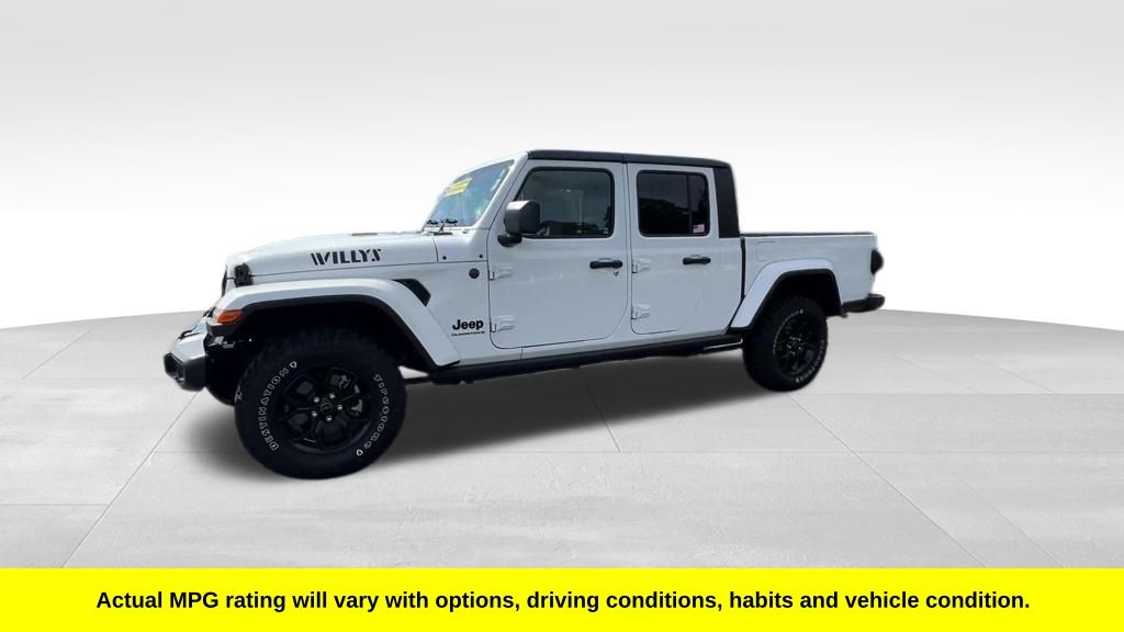 2024 Jeep Gladiator Willys photo 3