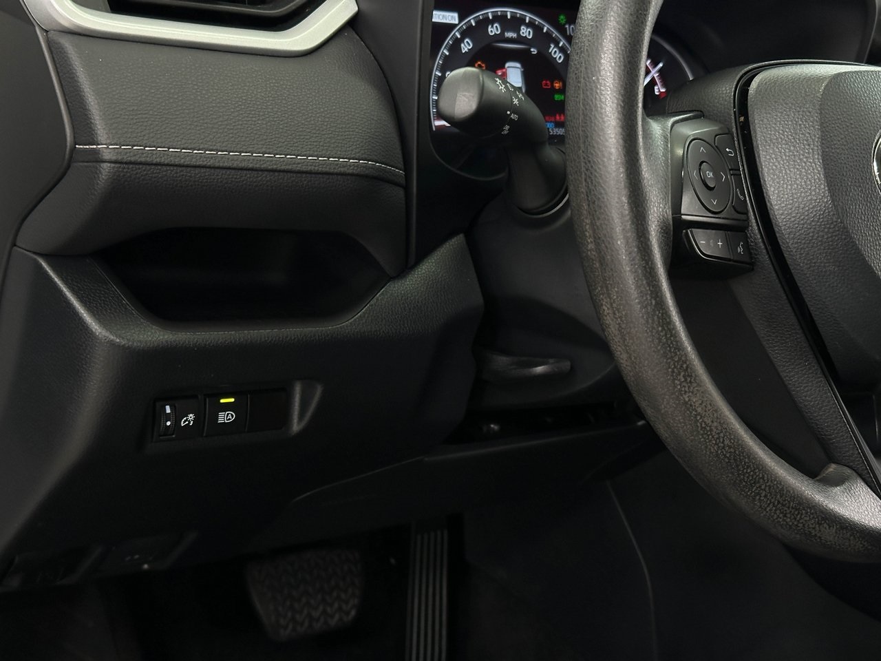 2023 Toyota RAV4 XLE photo 19