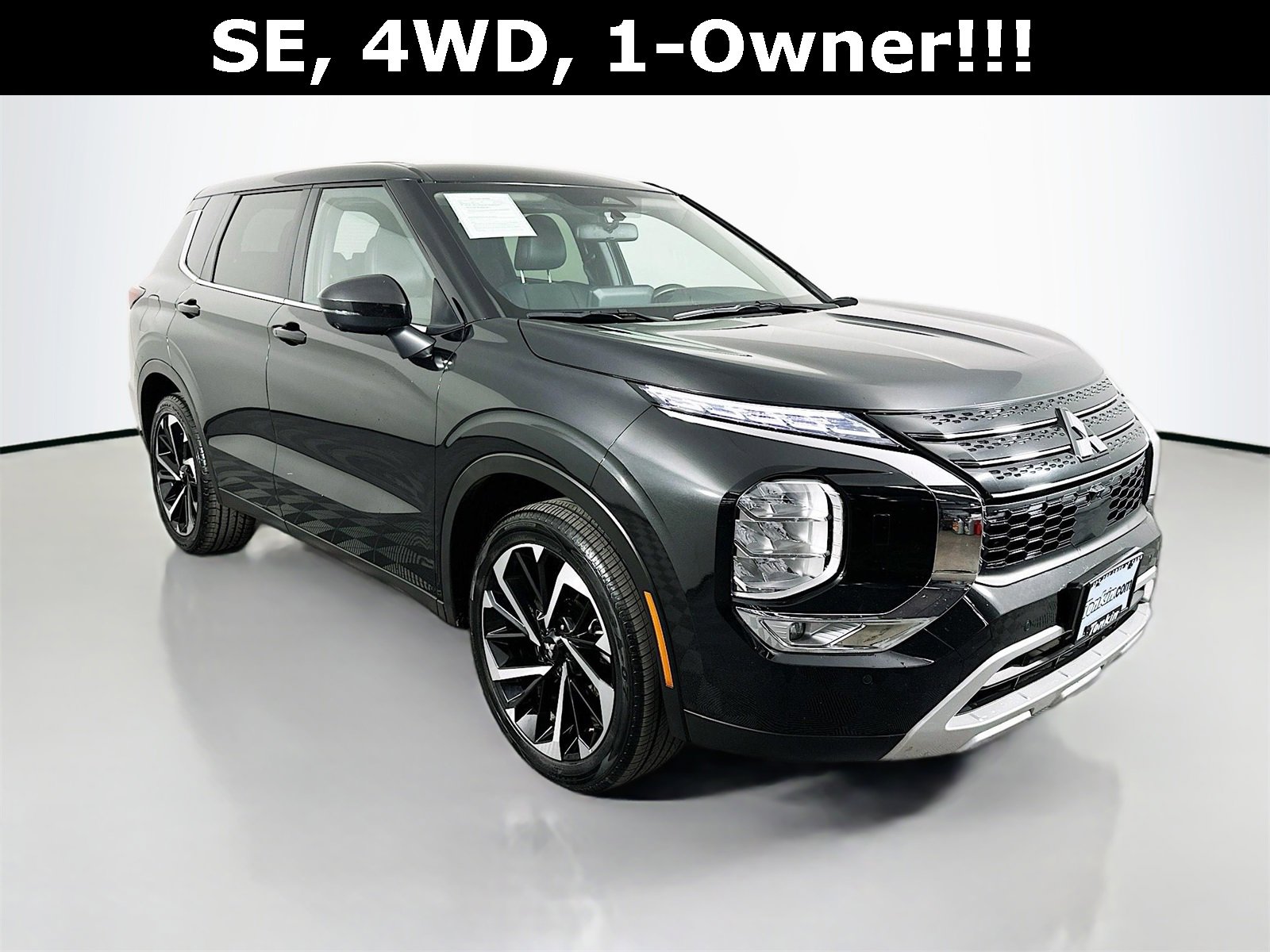 2024 Mitsubishi Outlander SE's photo