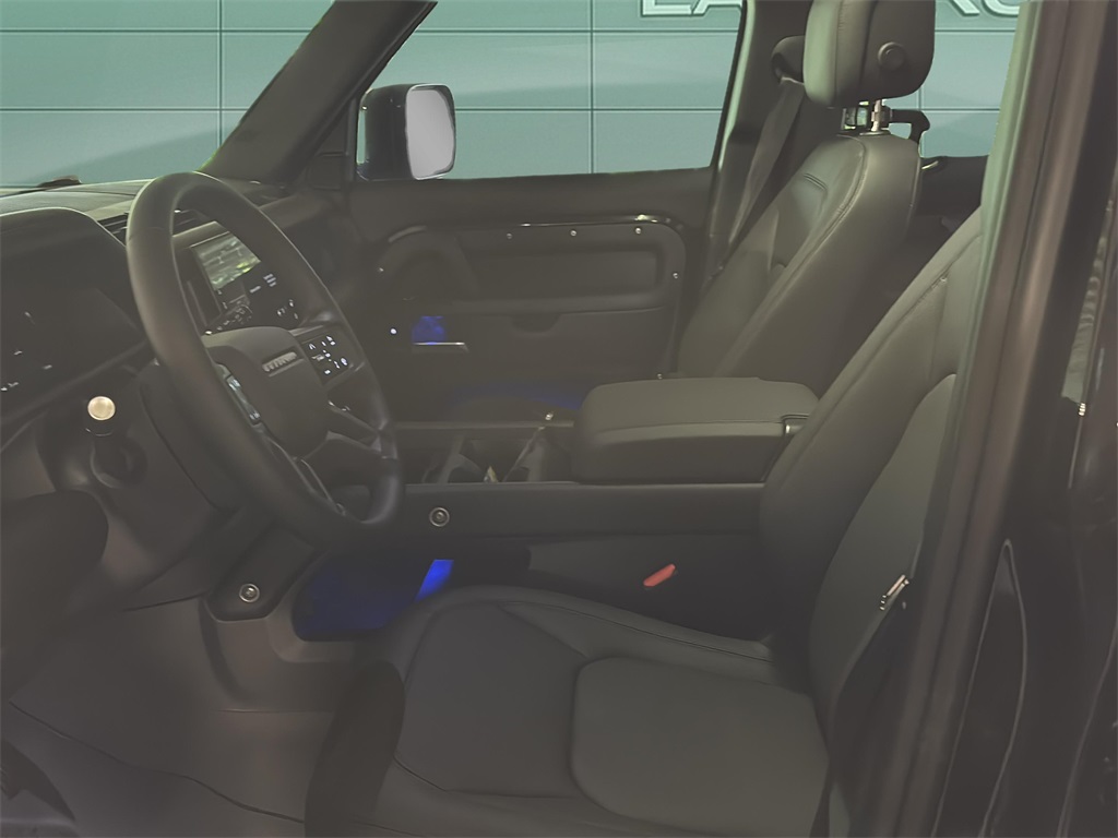 2025 Land Rover Defender 130 X-Dynamic SE photo 16