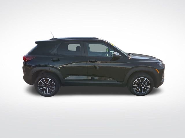 2025 Chevrolet Trailblazer LT photo 2