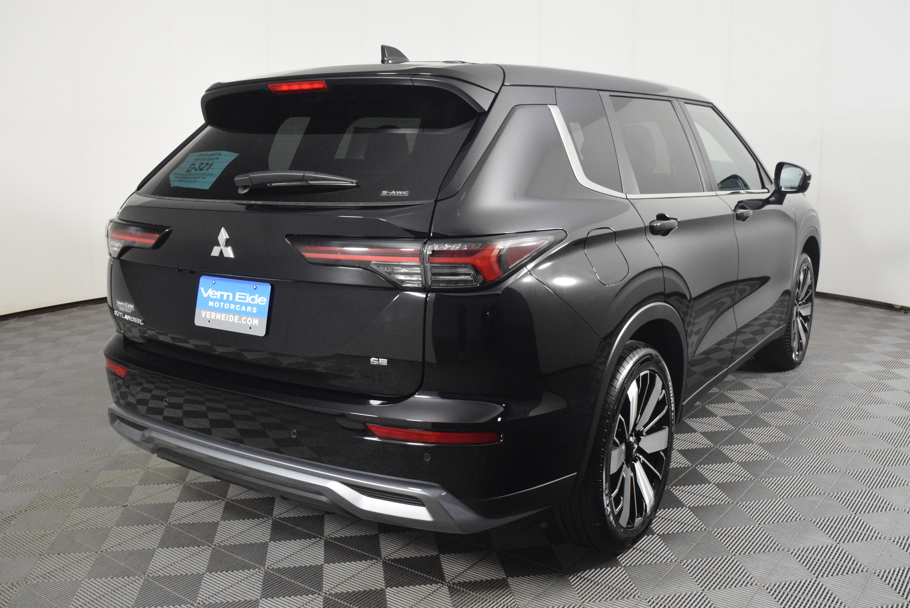 2025 Mitsubishi Outlander SE photo 5
