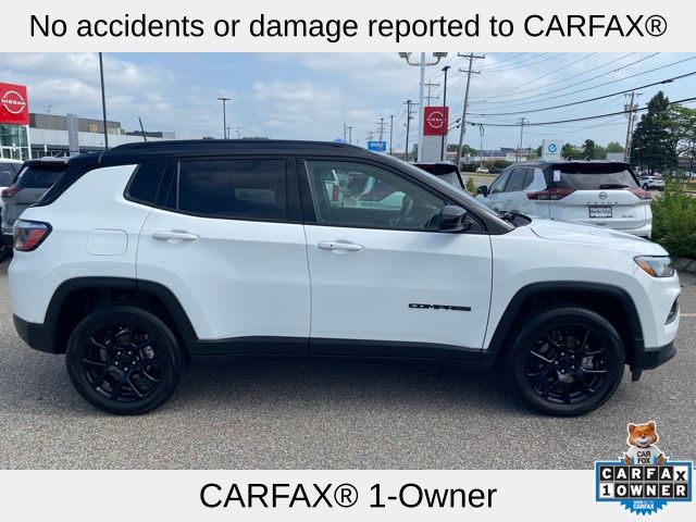 2022 Jeep Compass Altitude photo 2