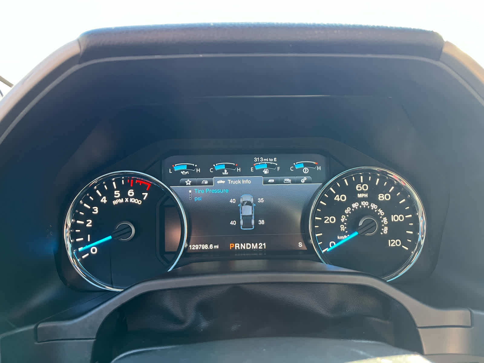 2015 Ford F-150 Lariat photo 26