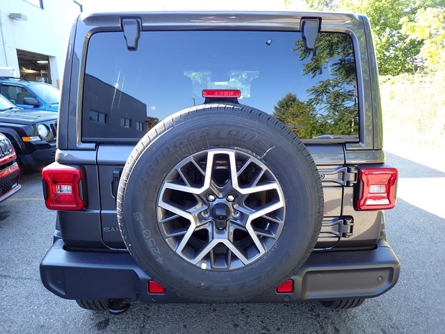 2025 Jeep Wrangler Sahara photo 3