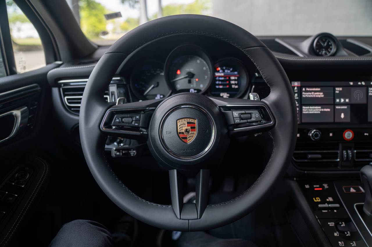 2025 Porsche Macan S photo 7