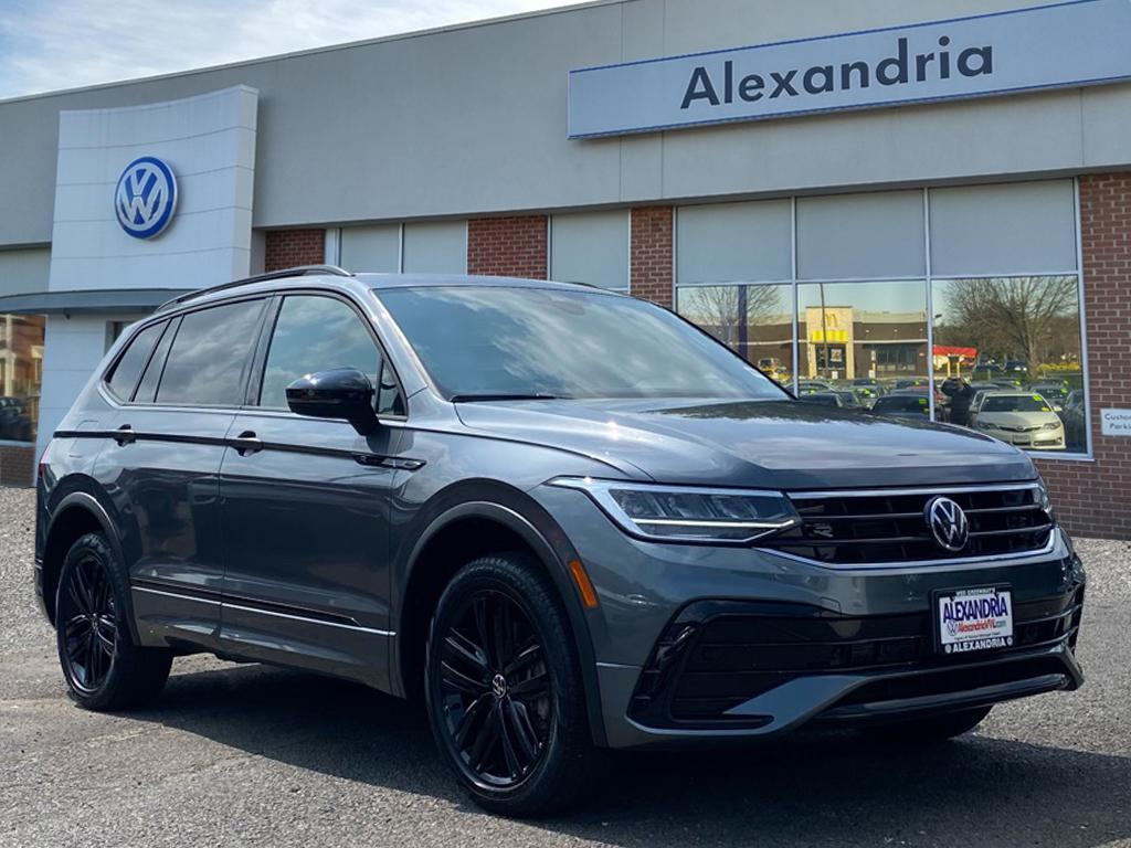 2022 Volkswagen Tiguan SE R-LINE BLACK's photo