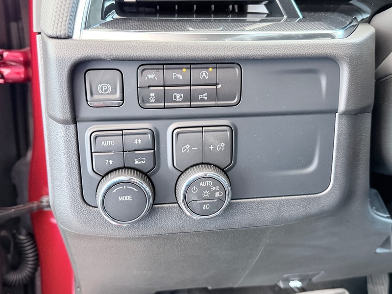 2025 Chevrolet Suburban RST photo 11