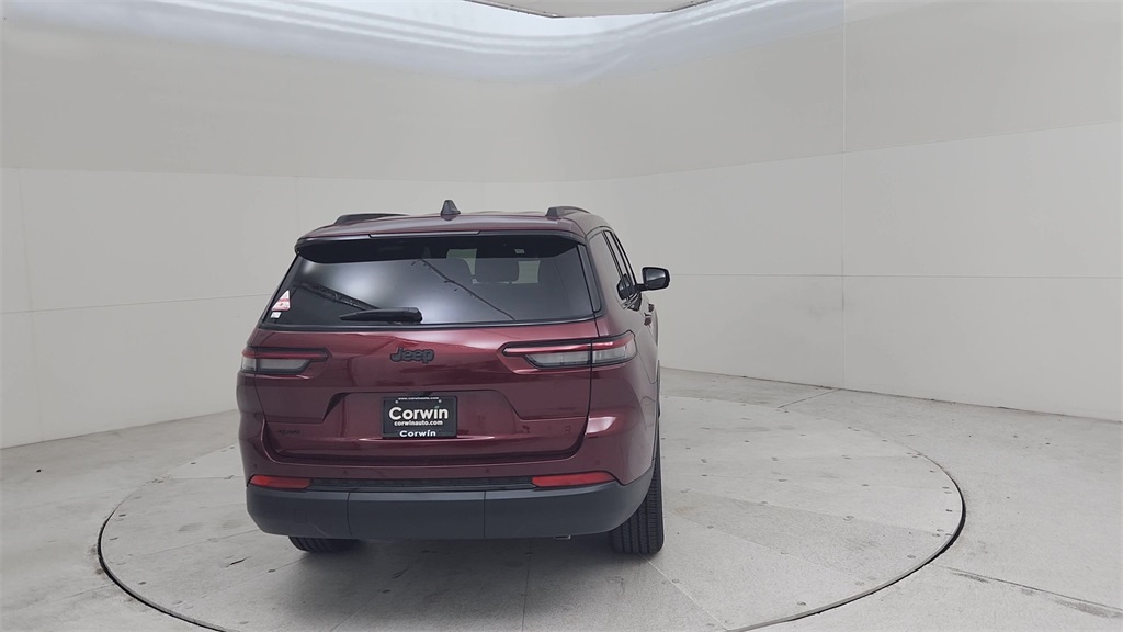 2025 Jeep Grand Cherokee Laredo Altitude X photo 13