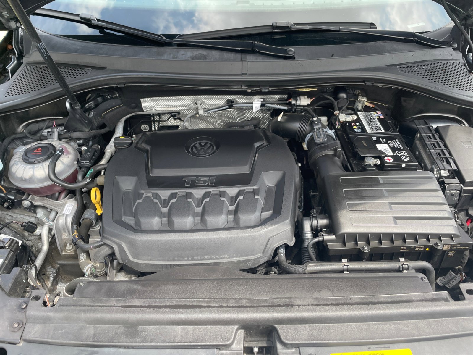 2023 Volkswagen Tiguan SEL R-Line Black photo 6