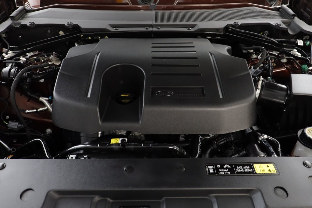 2025 Land Rover Defender 130 X-Dynamic SE photo 24