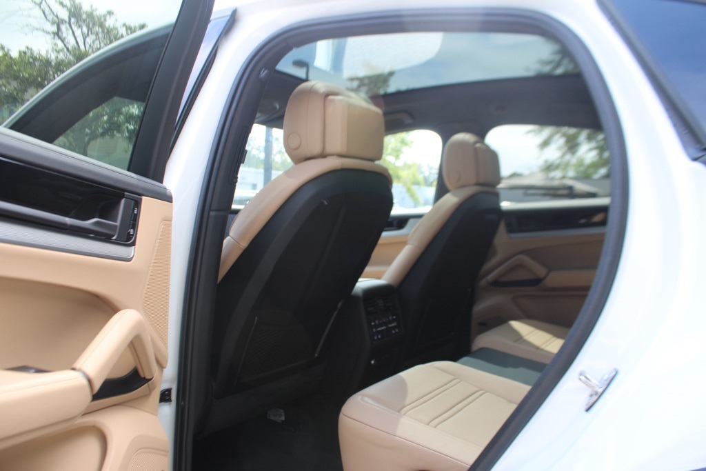 2026 Porsche Cayenne Coupe photo 22
