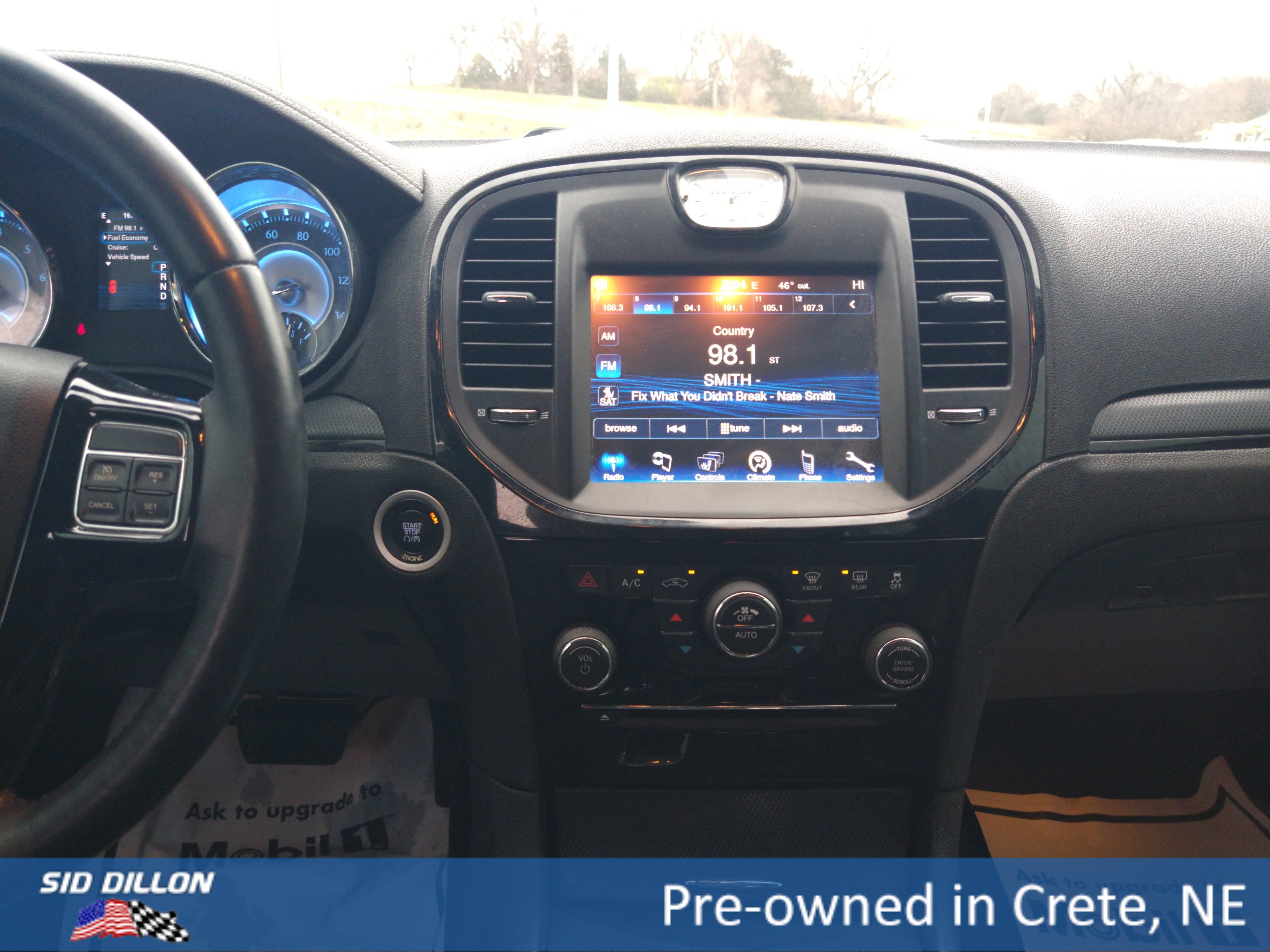 2014 Chrysler 300 photo 2