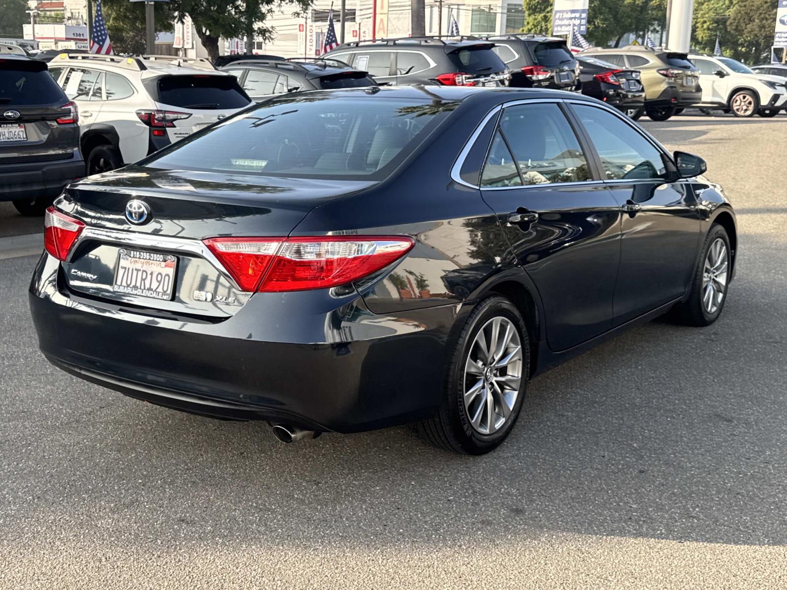 2017 Toyota Camry Hybrid XLE photo 4