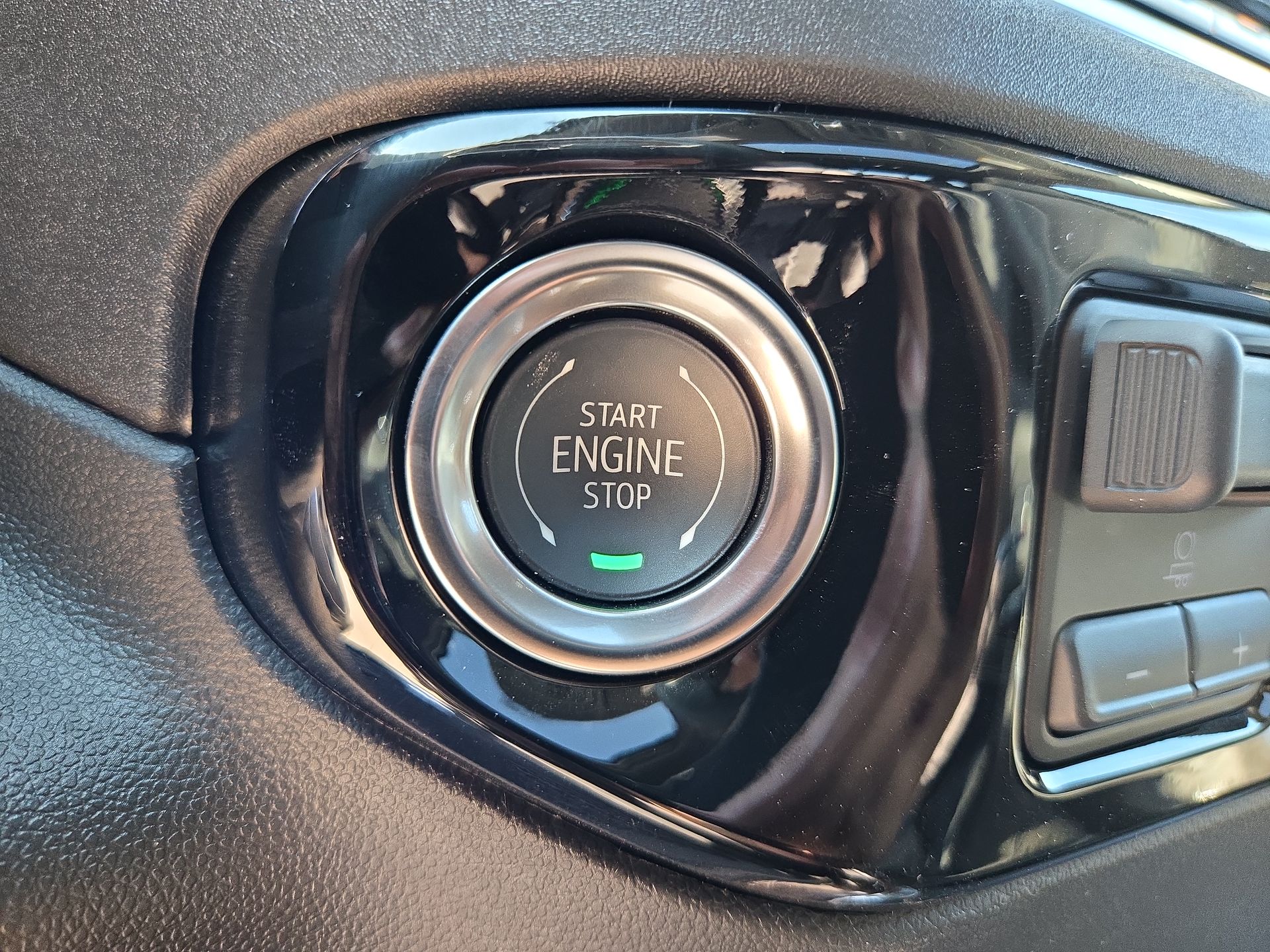 2025 Chevrolet Silverado 1500 LTZ photo 21