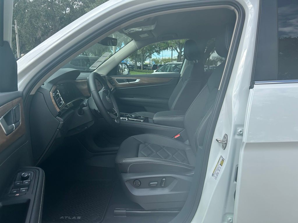 2026 Volkswagen Atlas SE Technology photo 8