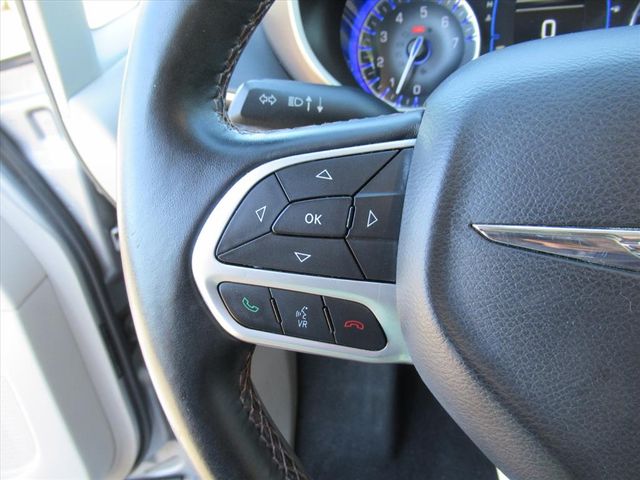 2017 Chrysler Pacifica Touring L photo 16