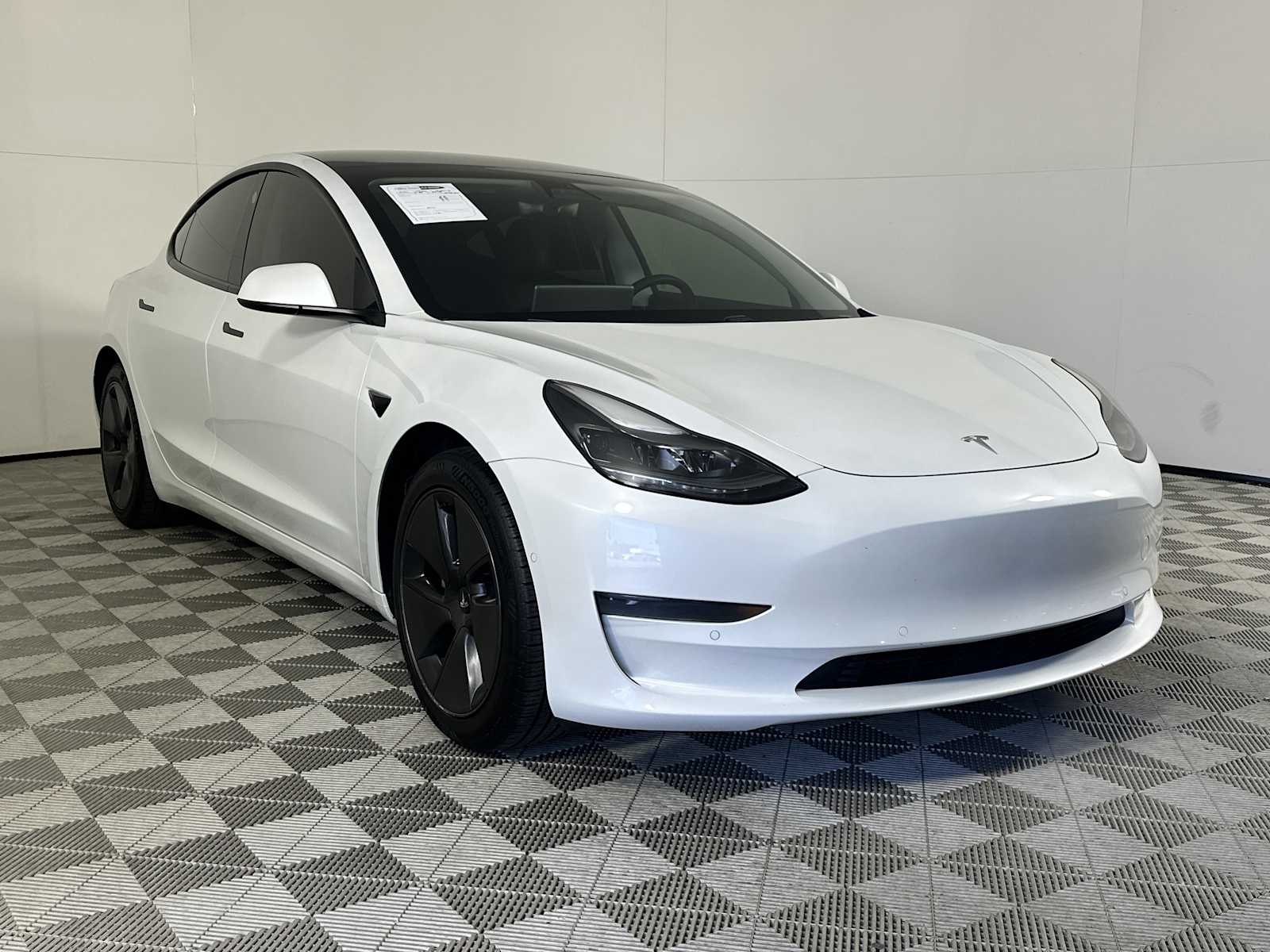 2021 Tesla Model 3 Base's photo