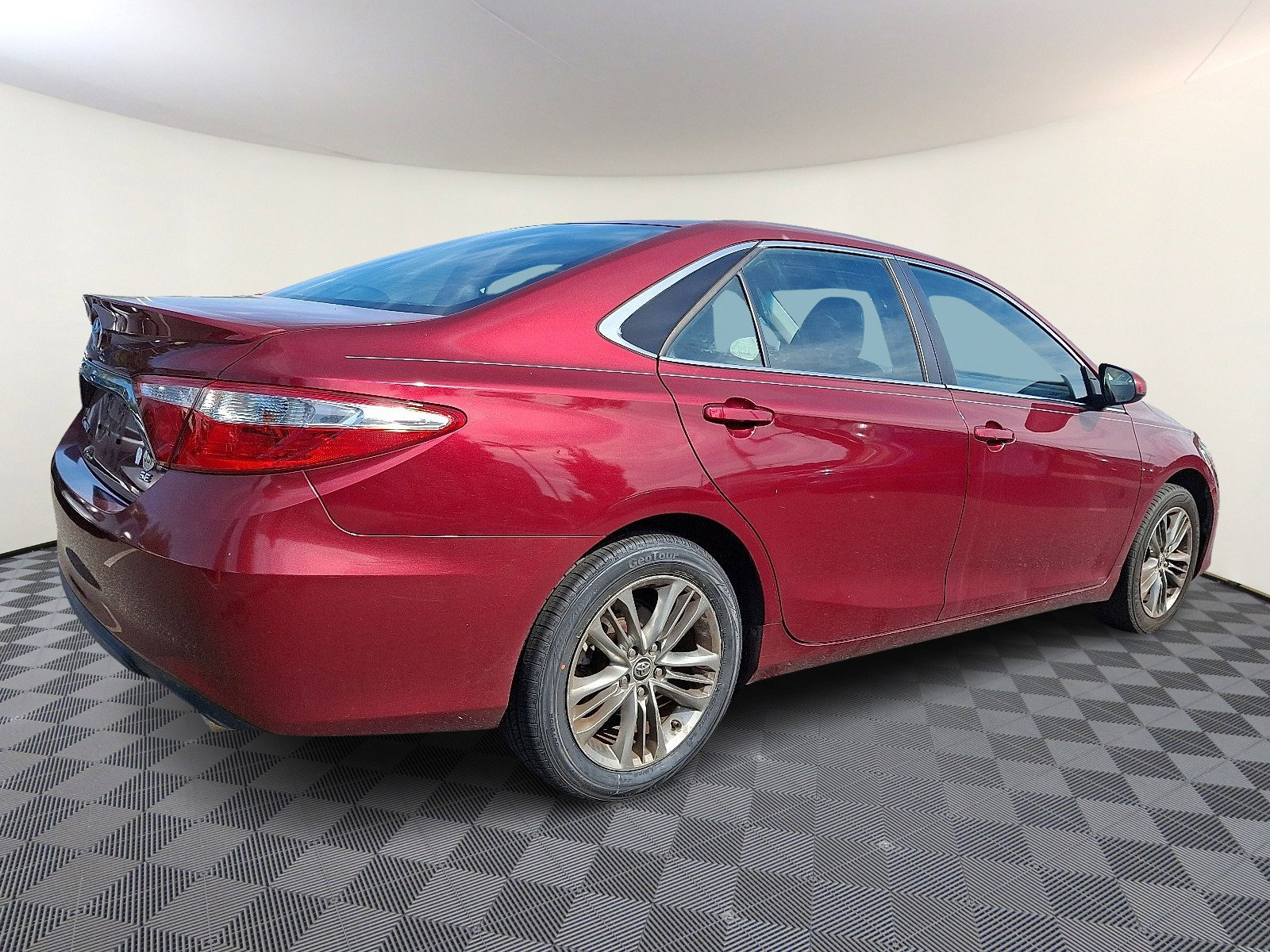 2016 Toyota Camry SE photo 3