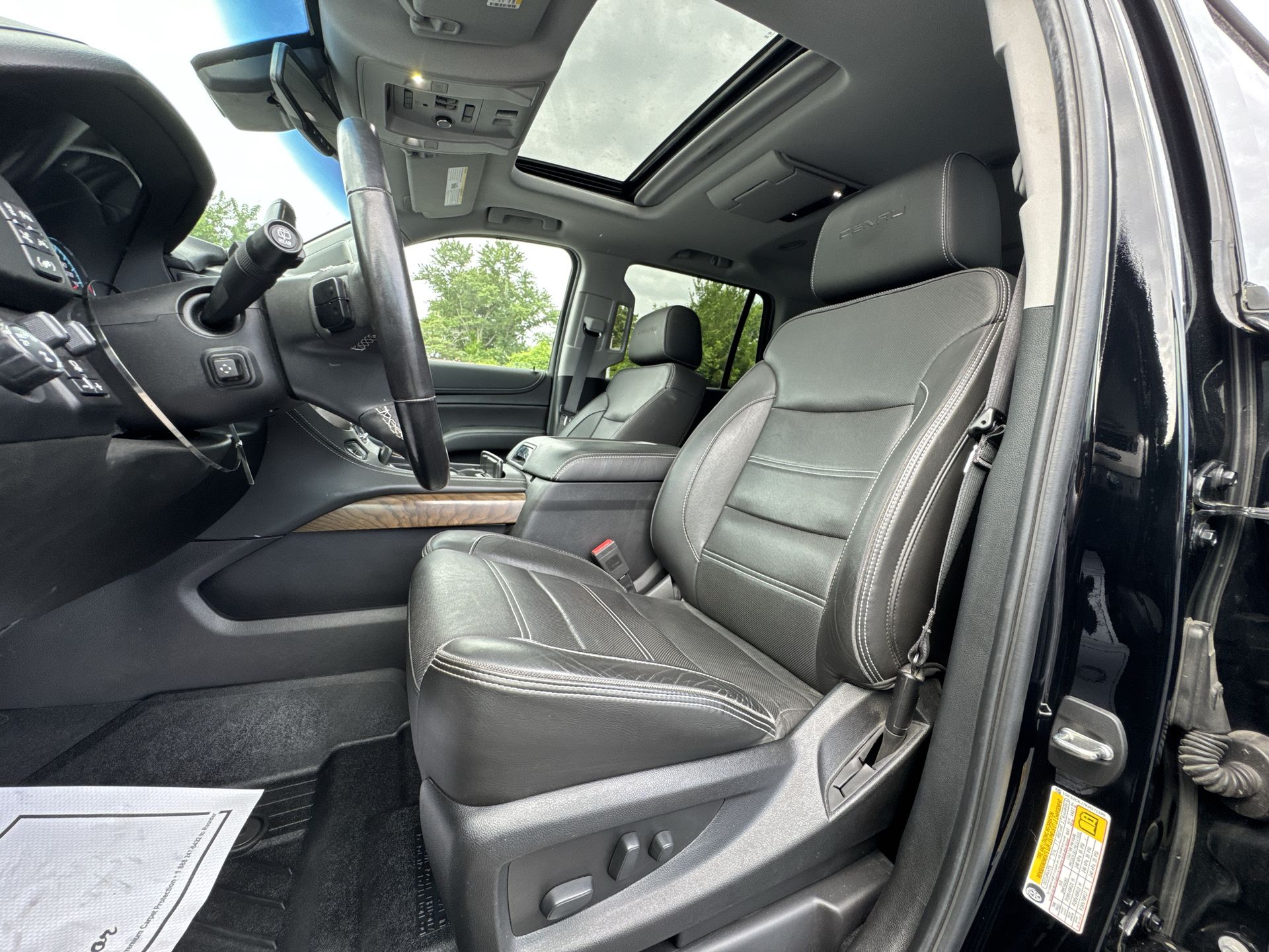 2019 Gmc Yukon Denali photo 2