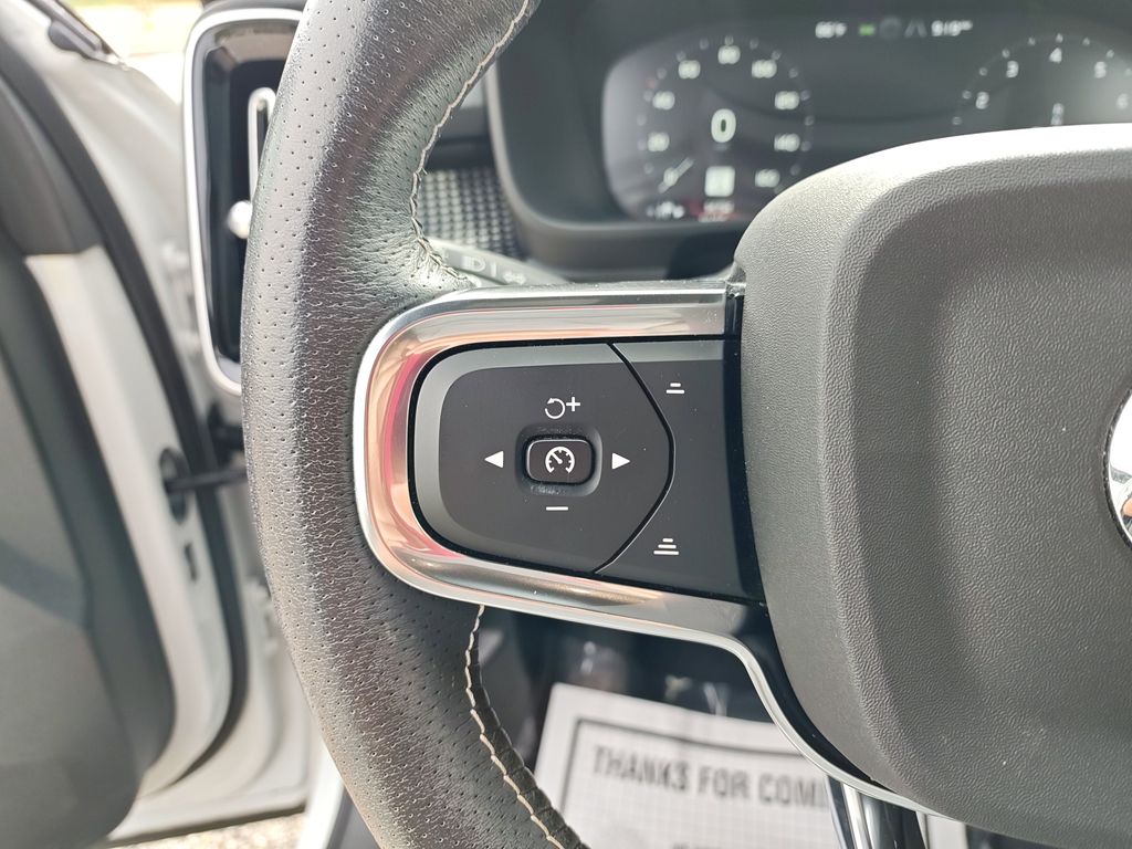2021 Volvo XC40 T5 R-Design photo 14