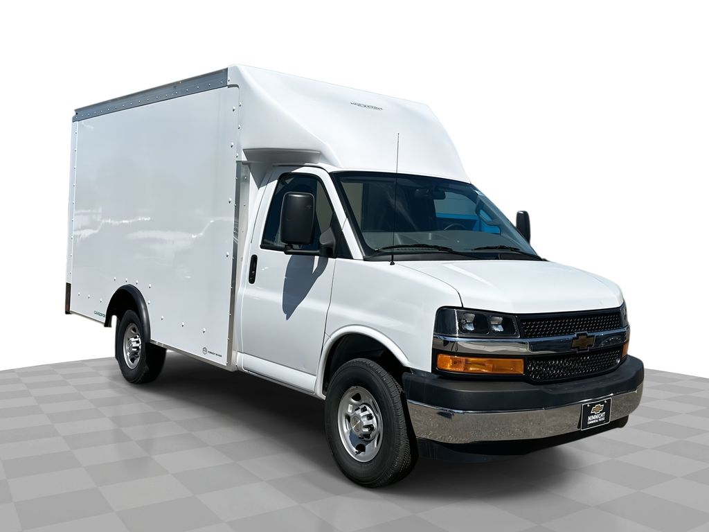 2025 Chevrolet Express Cutaway Base's photo