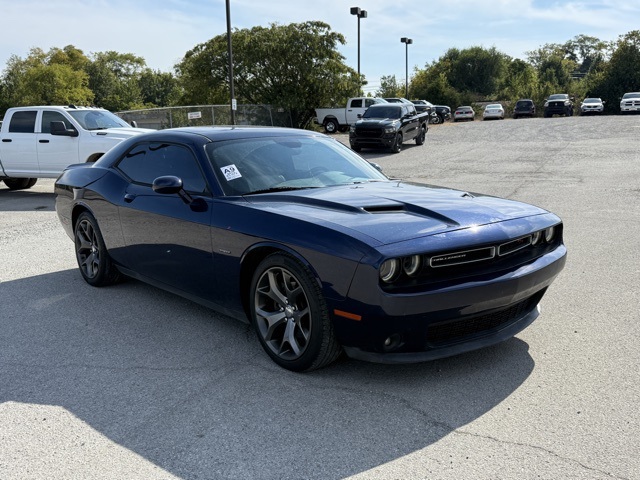 2015 Dodge Challenger SXT Plus photo 4