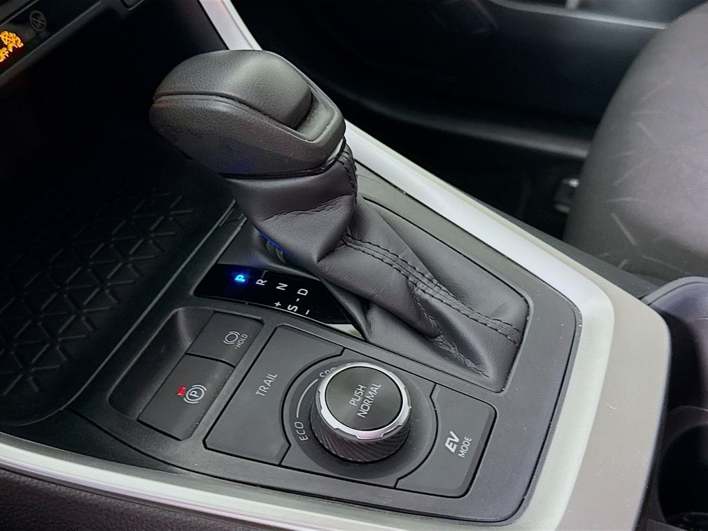2023 Toyota RAV4 Hybrid XLE photo 17