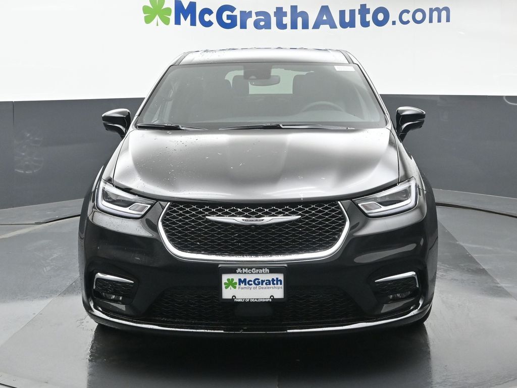 2026 Chrysler Pacifica photo 2
