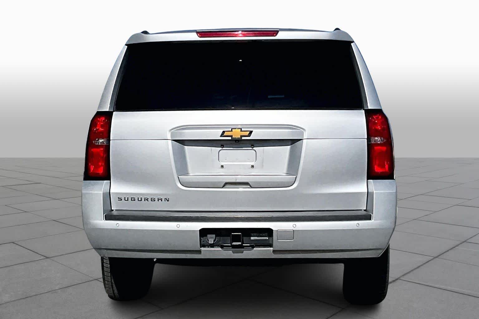 2019 Chevrolet Suburban LT photo 4