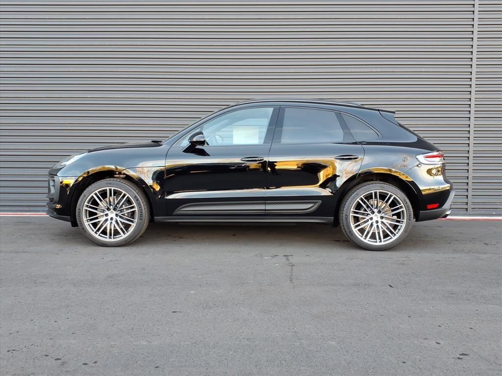 2026 Porsche Macan T photo 2