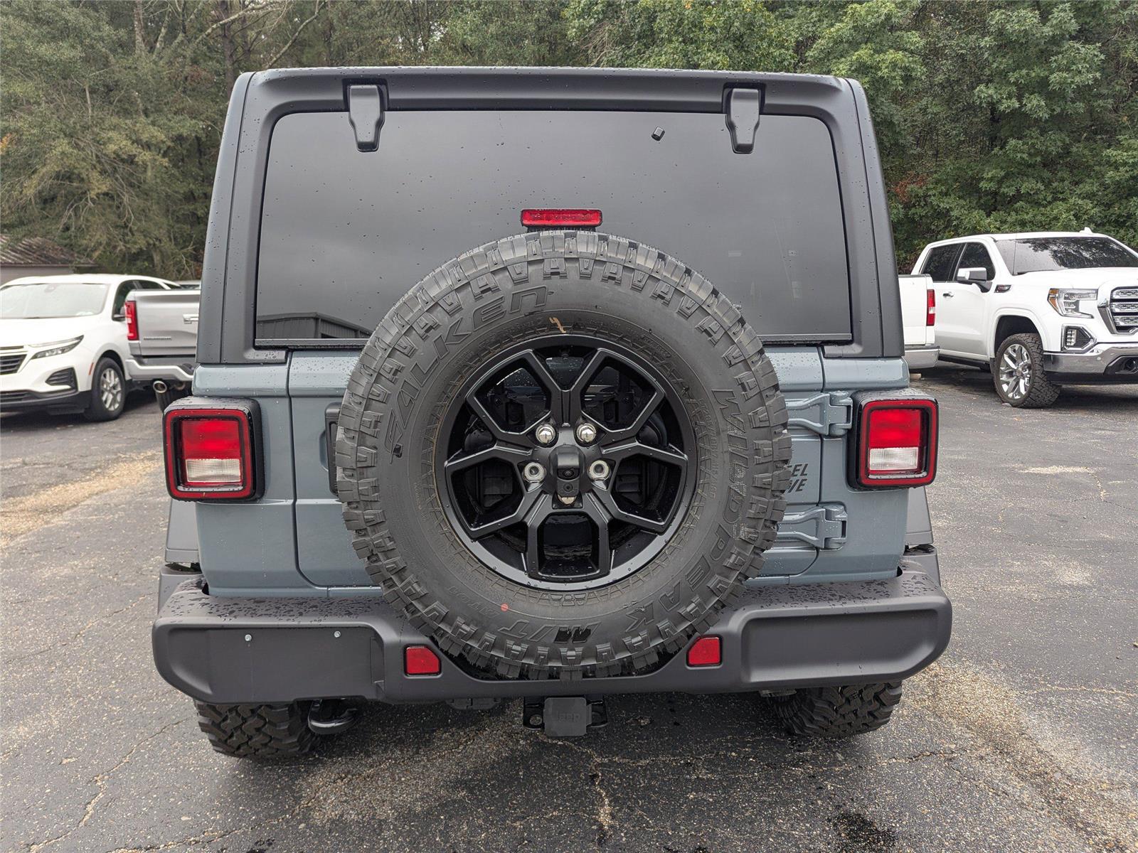 2025 Jeep Wrangler Willys photo 4