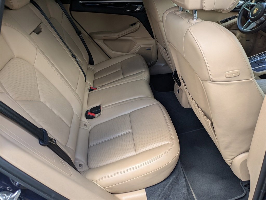 2020 Porsche Macan Base photo 28