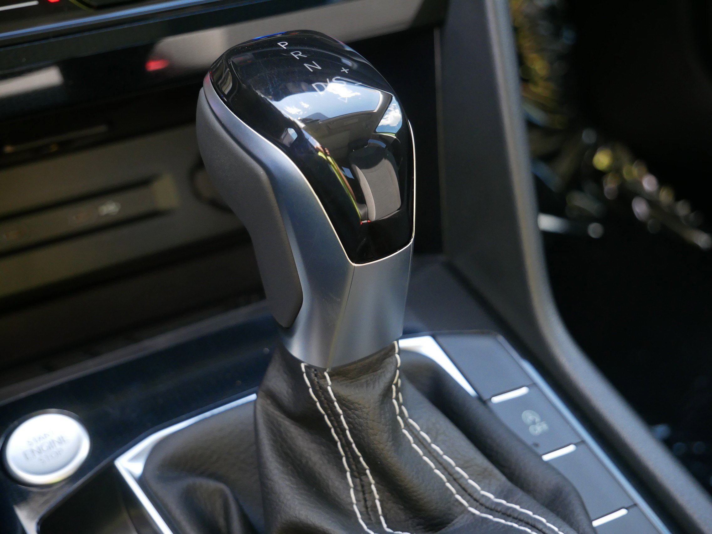 2025 Volkswagen Taos SE photo 10