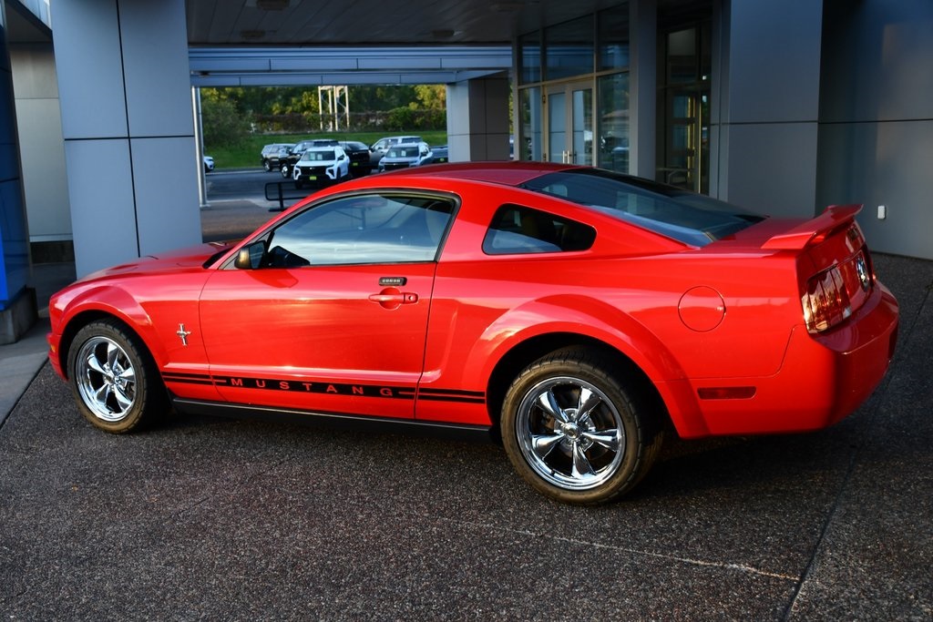 2005 Ford Mustang photo 4