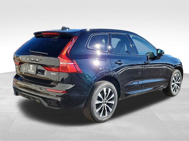 2025 Volvo XC60 B5 Core photo 2