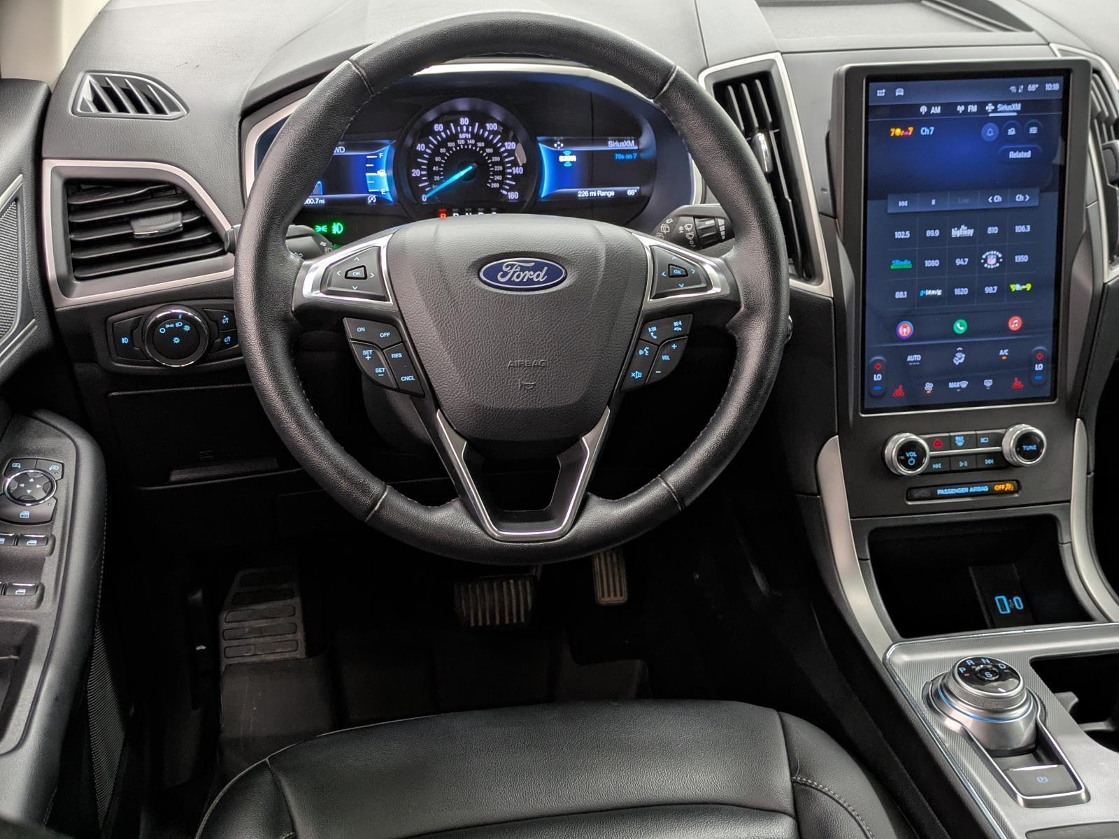 2021 Ford Edge SEL photo 4