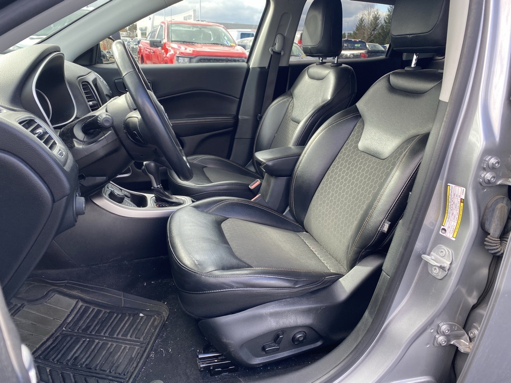 2018 Jeep Compass Latitude photo 2