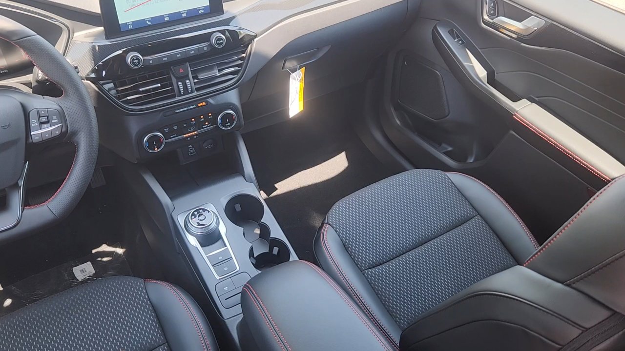 2025 Ford Escape ST-Line photo 8